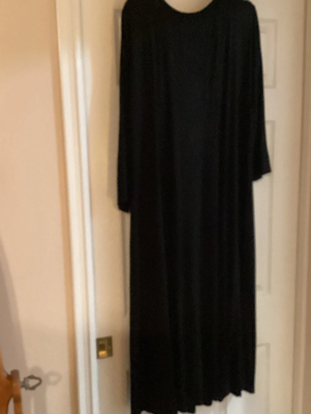 Elegant Black Maxi Dress with Long Sleeves